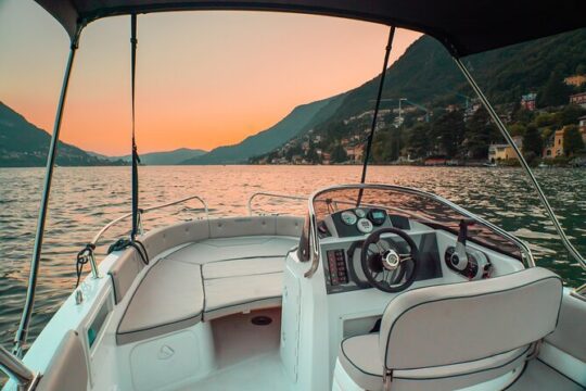 Self driving boats on Lake Como