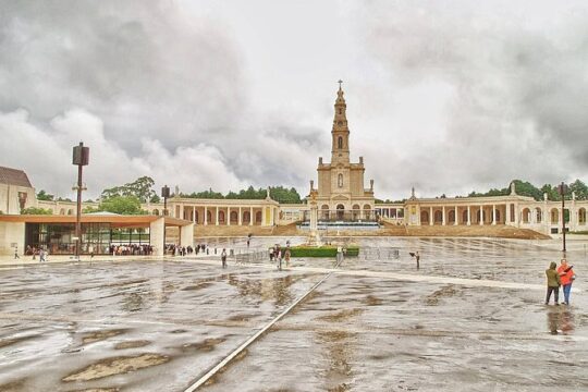 Small group Day Trip to Fatima, Batalha Nazare and Obidos from Lisbon