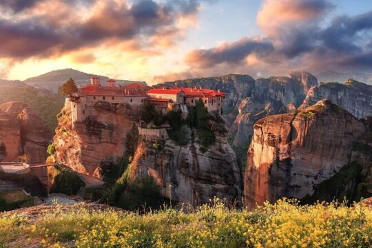 From Athens: Full-Day Meteora Highlights Tour with Greek Lunch