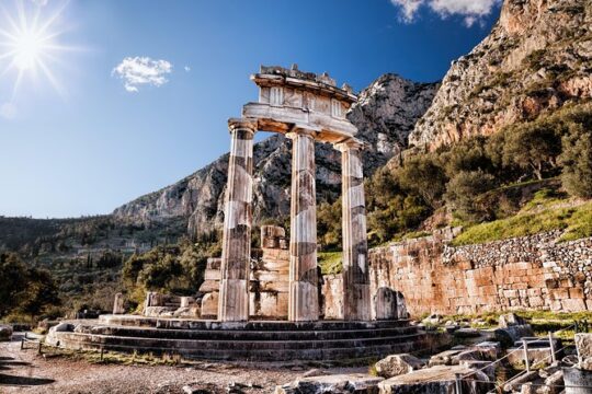 Delphi, Arachova & Hosios Loukas Full Day Private Tour