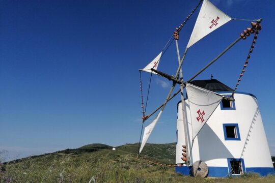 Private Tour to Obidos: Windmills, Vineyards and Flowery Villages from Lisbon