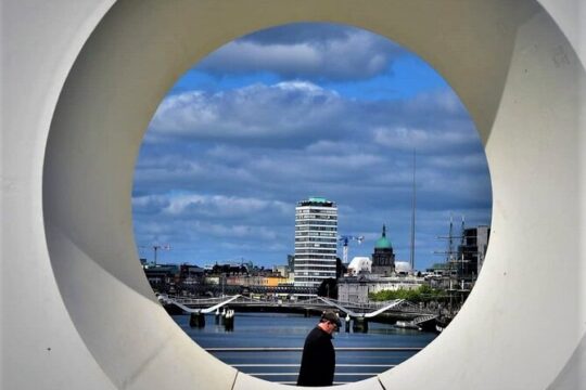 2-Hours and 30 Minutes Historical Walking Tour in Dublin