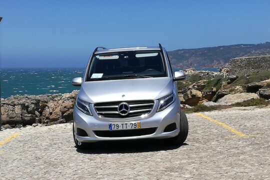 Private transfer Lisbon / Porto with tour included.