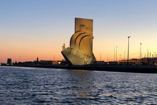 Lisbon: 2H Sunset Boat Cruise Tour With Drinks Included