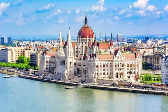 Private Budapest City Tour by Car in 4 hours