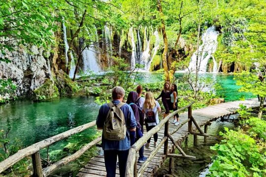 Plitvice Lakes Economy Group Tour from Split or Trogir