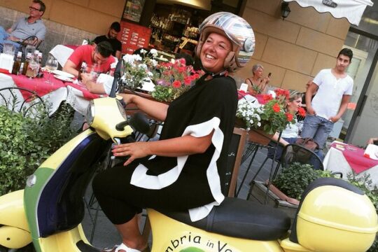 Vespa Tour of the Borghi and the Area Around Lake Trasimeno