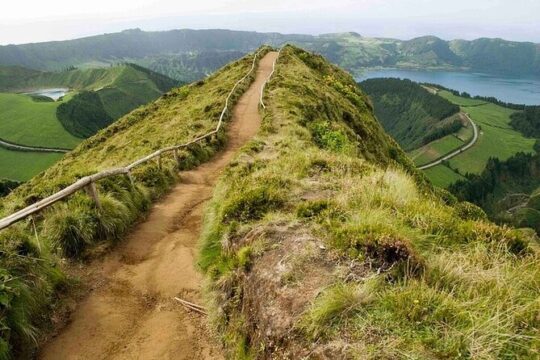 Guided tour of Sete Cidades & Lagoa do Fogo, lunch included
