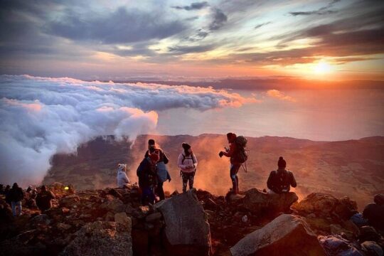 7 hour Hike Pico Mountain and Piquinho 2351 meters