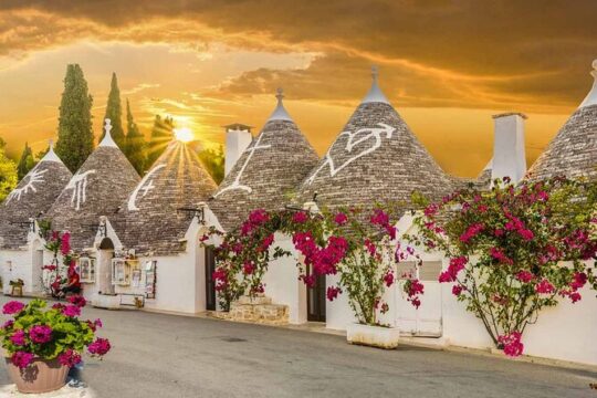 Experience in Alberobello with miniature trullo construction