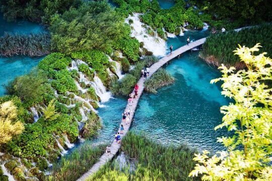 Guided transfer from Split to Zagreb with Plitvice Lakes stop