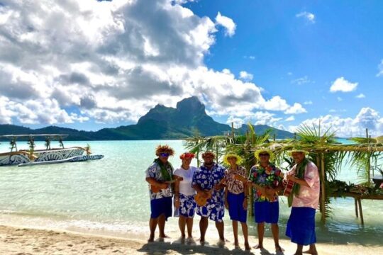 Lagoon Snorkeling Tour with Tahitian Oven Lunch in Bora Bora