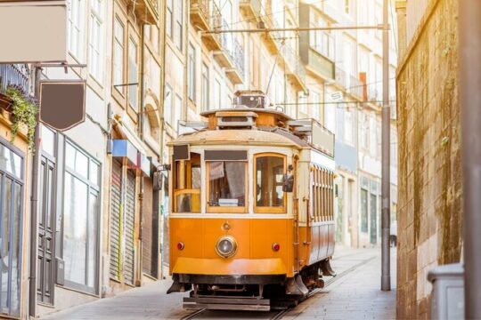 Porto Scavenger Hunt and Highlights Self-Guided Tour