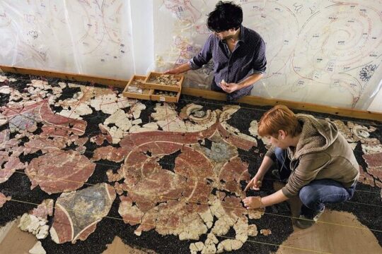 Explore Akrotiri GroupTour