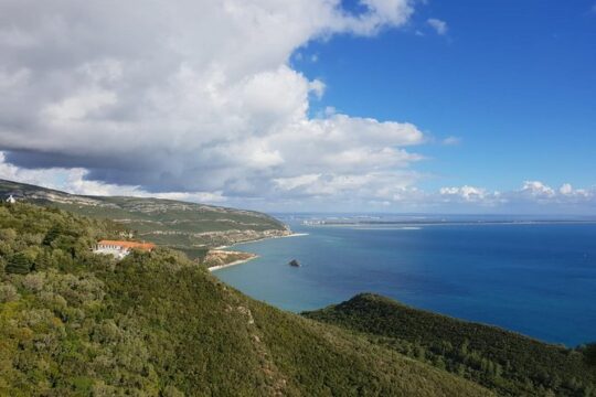 South of Lisbon’s Wonders – Arrábida , Wine & Tile Private Tour