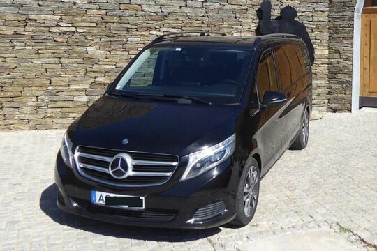 Private Transport Lisbon - Porto or Porto - Lisbon with 3 Stops