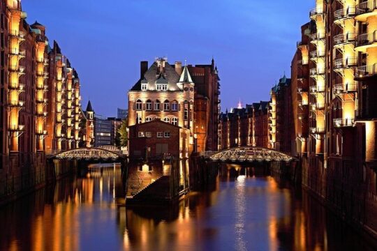 Lights tour through the port of Hamburg and to the historic warehouse district