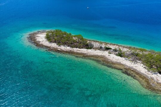 Private Boat Trip Swim and Chill in Crystal Blue Šibenik half day