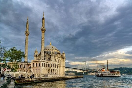 Istanbul - Full Day Bosphorus Cruise , Beylerbeyi Palace Tour with lunch