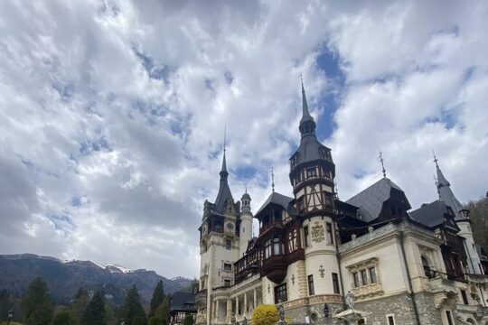 Private Day Trip to Peles Palace, Dracula's Castle and Brasov