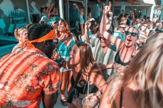 4 Hour Day Party at Beach Clubs in Mykonos