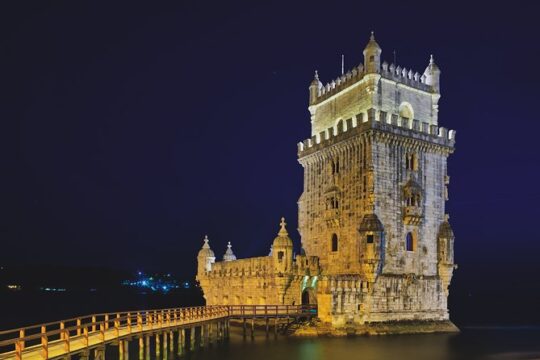 Private Bike Tour in Lisbon with Friendly Local Guide and Iconic Photo Ops