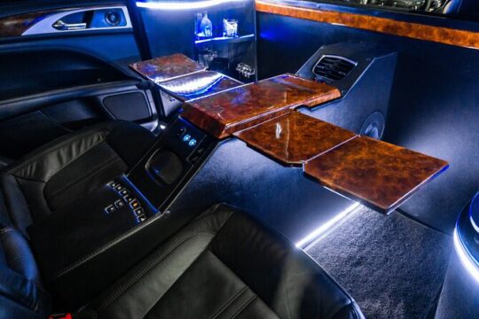 Transfers in Lincoln Strecth Limousine with Wi Fi on board