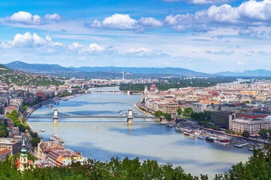 Nighttime Downtown Budapest Sightseeing Cruise