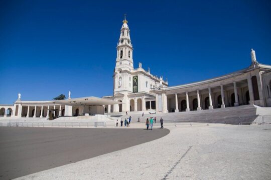 Lisbon: Tour to the Sanctuary of Fatima