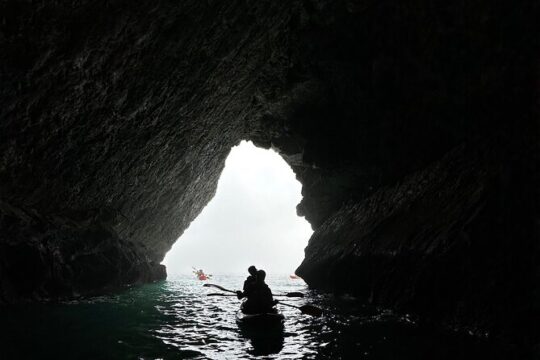 Small Group Kayak Tour to Arrábida Beaches with Lunch from Lisbon