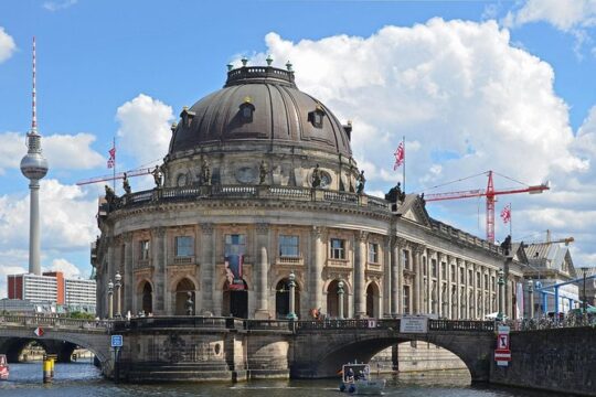 Berlin Introduction: Culture, Tyranny & Tolerance - Private 3-hour Tour