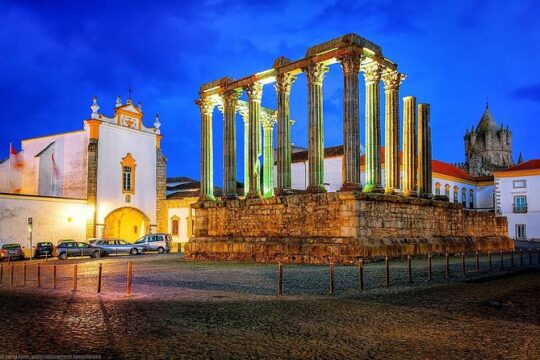Small group day trip to Évora