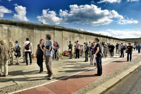 Private Transfer From Hamburg to Berlin With a 2 Hour Stop