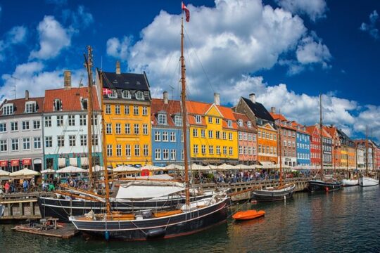 Danish Wine Tasting Tour with Guide in Copenhagen Nyhavn
