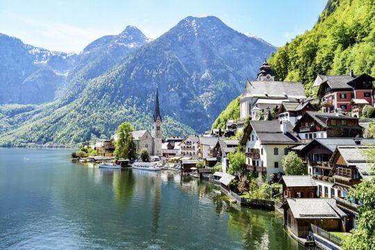 Private Hallstatt tour from Vienna with tour ending in Salzburg