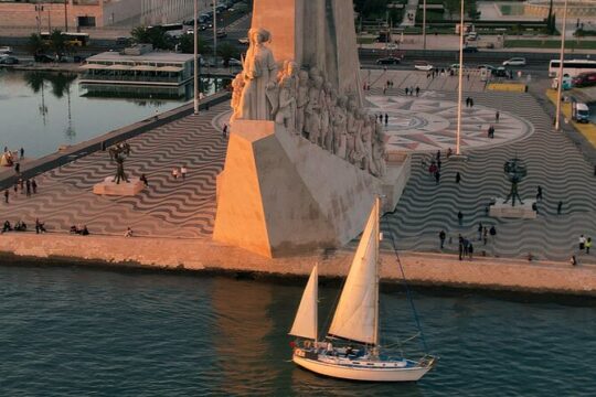 2 Hours Private Sailing in Lisbon