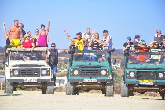 Jeep Safari Tour in Side Green Lake