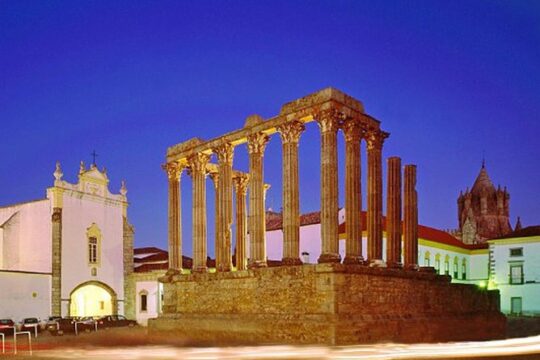 Historical Évora - PRIVATE Full Day Tour - Cork, Wine and Olive Oil Haven