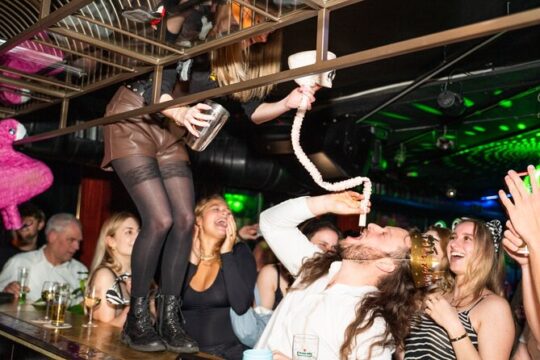 Amsterdam: Downtown Pub Crawl and Nightlife Experience