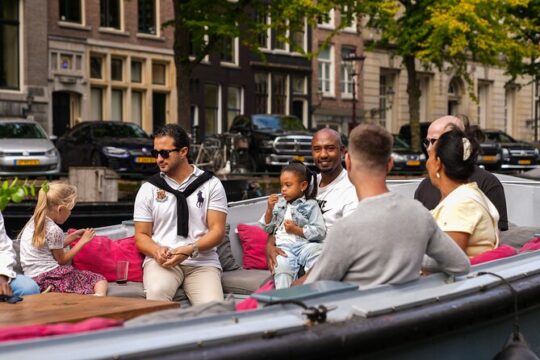 Amsterdam Canal Cruise with Dutch Pancakes and Drinks