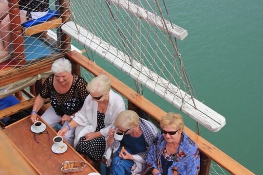 Side: Boat Tour with lunch and foam party