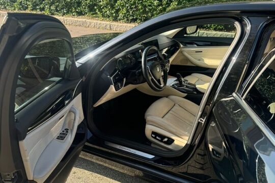 Luxury Private day Transfer from Malpensa Airport to Milan center