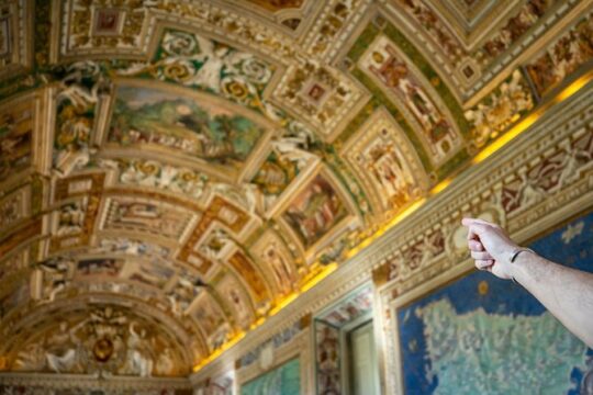 Rome in 2 Days Tour with Forum Colosseum Trevi Fountain Vatican & Sistine Chapel