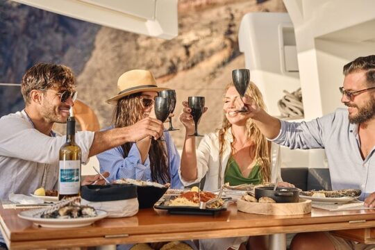 Santorini Oia: Caldera Luxury Sunset Cruise with BBQ & Drinks