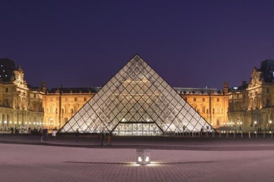Private Family Tour of Louvre Museum. Specially designed for kids!