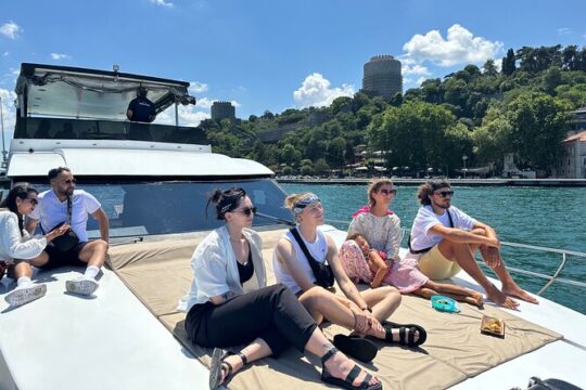 Small-Group Bosphorus Luxury Yacht Cruise in Istanbul