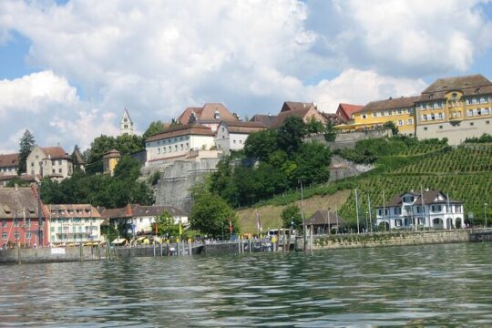 City tour in Meersburg with wine tasting, for groups of 8 or more people.
