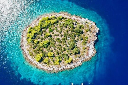Private Boat Tour Half-Day,Blue Lagoon & 2 Islands from Split