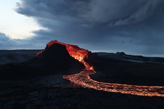 Volcano Tour on Reykjanes Peninsula Including Icelandic Snacks