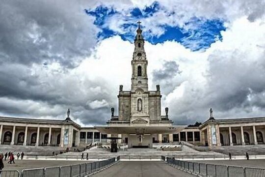 From Lisbon to Fátima Batalha Nazaré and Óbidos Full Day Private Tour